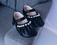 Load image into Gallery viewer, Black pearl shoes
