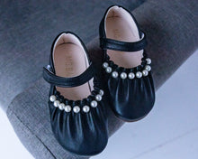 Load image into Gallery viewer, Black pearl shoes
