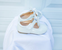 Load image into Gallery viewer, Classic bow Mary Jane shoes
