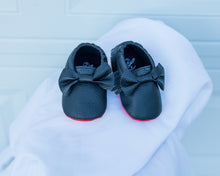 Load image into Gallery viewer, Red bottom moccasin
